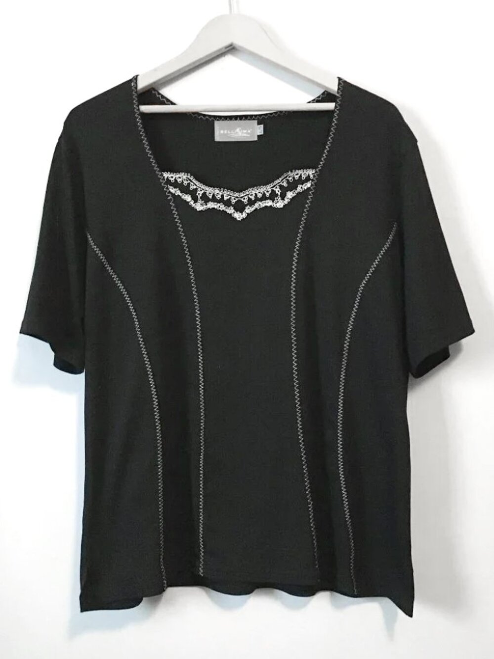 Bellissima Designer Black Viscose T-Shirt With White Floral Collar Stitchwork XL